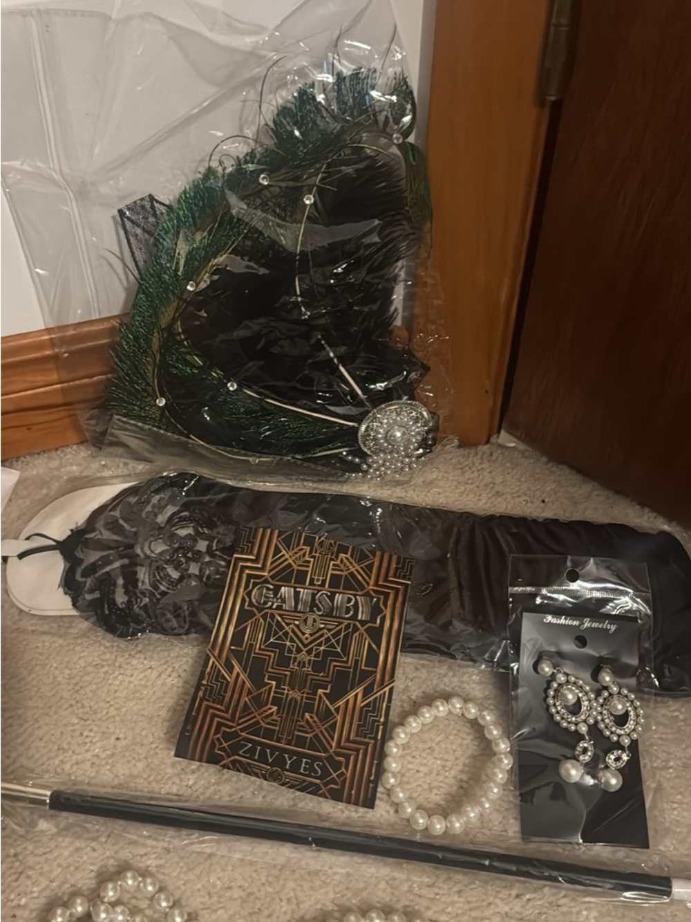 Black & Green Feathered Gatsby Headpiece with Pearl Brooch